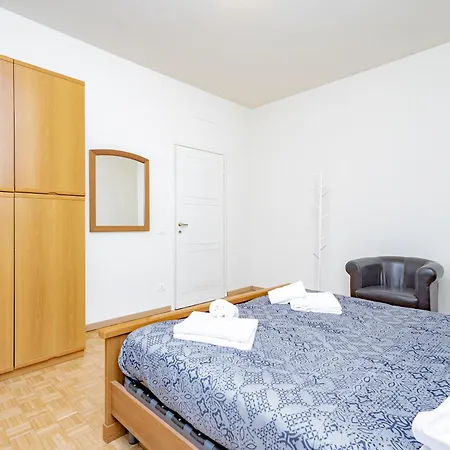 아파트 Golden House