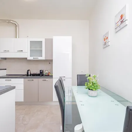 Golden House 아파트 *