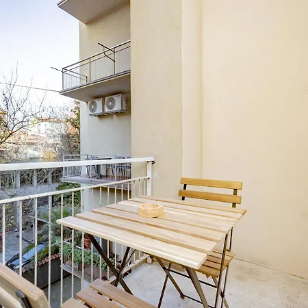 Golden House Apartment *