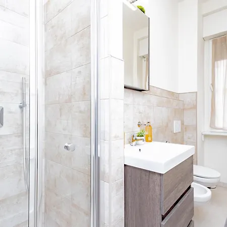 Golden House Apartment *